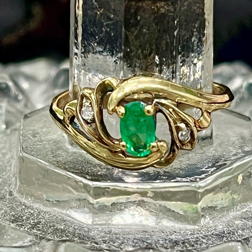 10KG Emerald Diamond Ring